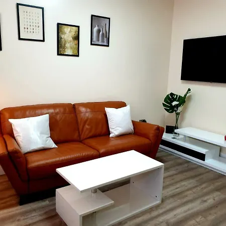 Feriehus Spacious,bright ,brand New 4 Bedroom House,parking Available