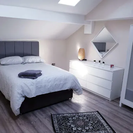 Feriehus Spacious,bright ,brand New 4 Bedroom House,parking Available