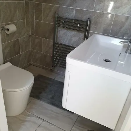 Feriehus Spacious,bright ,brand New 4 Bedroom House,parking Available *