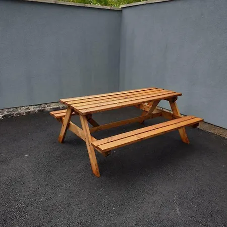Feriehus Spacious,bright ,brand New 4 Bedroom House,parking Available Manchester