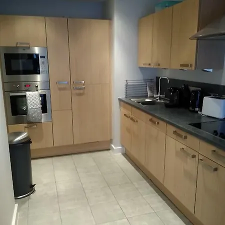1 Bedroom Close To Arena