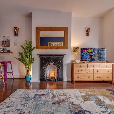 Newly Refurbed Apt For 4, Trendy West Didsbury Манчестер