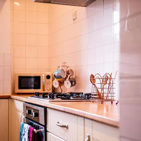Апартаменты Newly Refurbed Apt For 4, Trendy West Didsbury *
