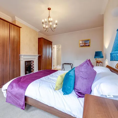 Newly Refurbed Apt For 4, Trendy West Didsbury