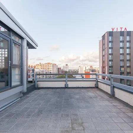 Centre Penthouse Apartment *
