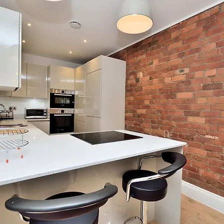 Canal Street Apartment *