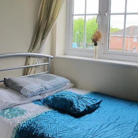 Cozy On Hyde Road In Belle Vue