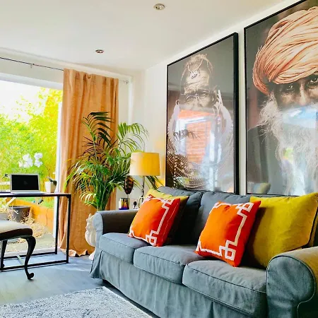 בית נופש Homesworth Stays - Dunham House *