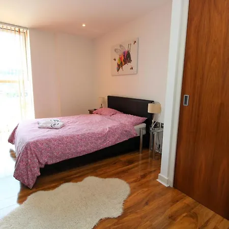 Media City Lowry 4 Guests 2 Bed アパート