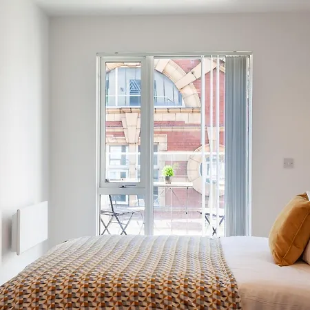 Hilltop Serviced Apartments- Northern Quarter Манчестер