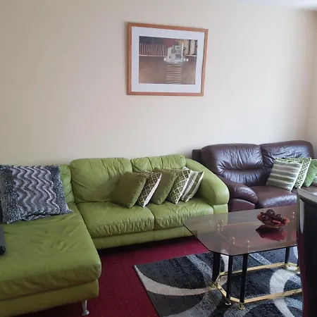 Beautiful, Spacious House Near Fallowfield Daire