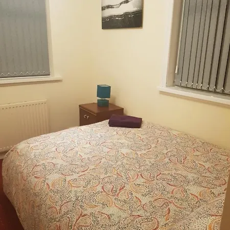 Beautiful, Spacious House Near Fallowfield
