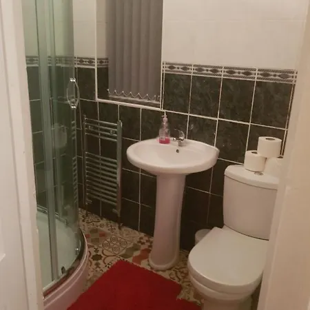Beautiful, Spacious House Near Fallowfield Daire *