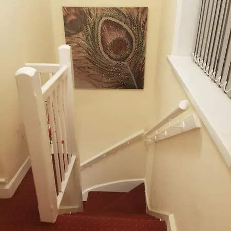 Beautiful, Spacious House Near Fallowfield Daire *