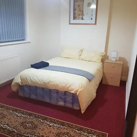Daire Beautiful, Spacious House Near Fallowfield *