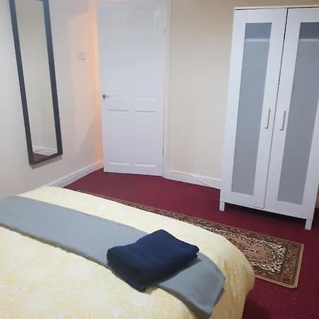 Daire Beautiful, Spacious House Near Fallowfield *