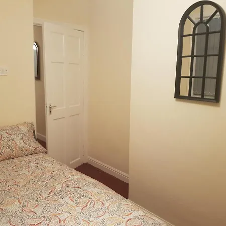 Beautiful, Spacious House Near Fallowfield