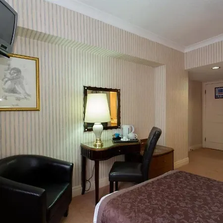 Britannia & Отель 3*