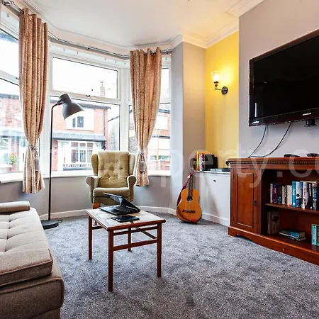 Fantastic Extended Megan House * Manchester