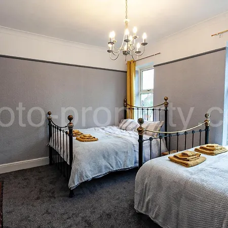 Fantastic Extended Megan House * Manchester