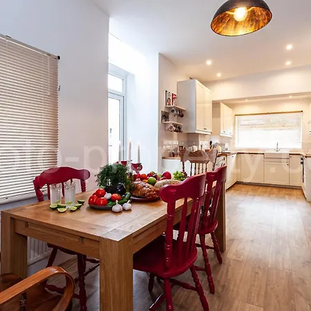 Fantastic Extended Megan House