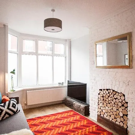 Ferienhaus Fabulous House On The Outskirts Of The City Manchester