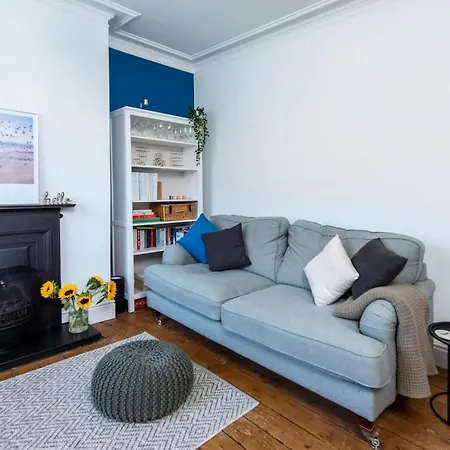 Cosy For 4 In Stockport By Guestready *