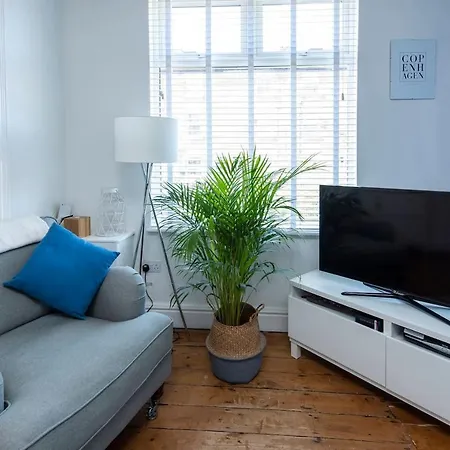 Cosy For 4 In Stockport By Guestready *