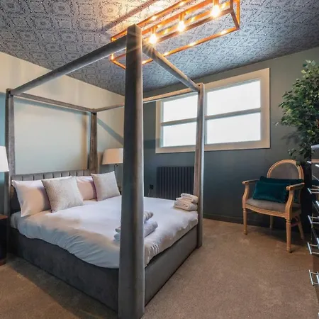 Beautiful Penthouse In Northern Quarter Apartment