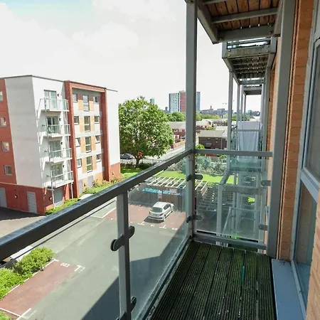 Beautiful 2br Close To Centre Apartment