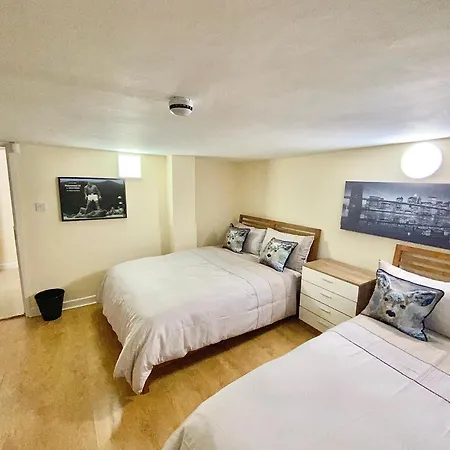Adams House Apartment
