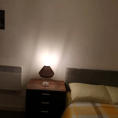 Decent And Stylish 3 Bedroom Flat Manchester
