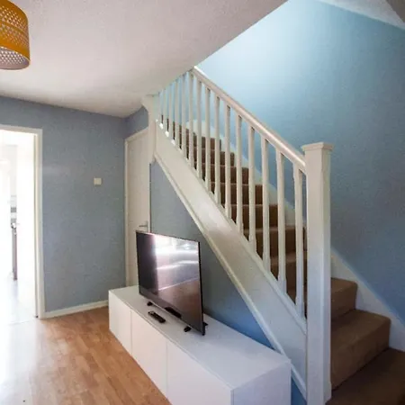 Modern House, Outskirts Of City Centre Semesterbostad *
