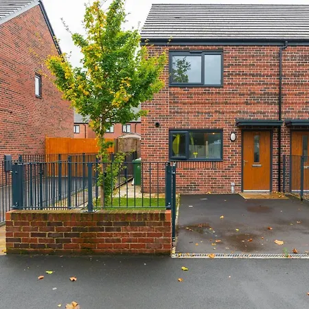 Wenlock Way House, Luxury Serviced