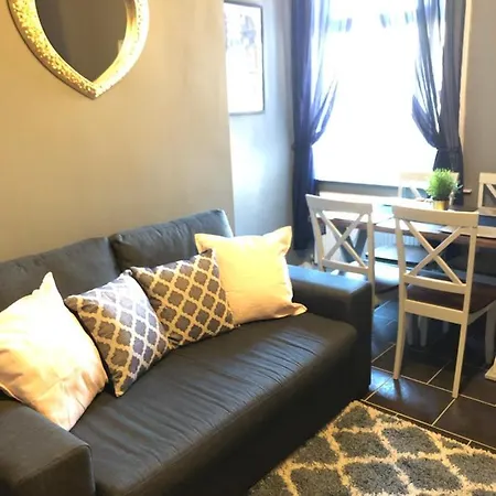 1. Stylish Private Double Near Centre בית הארחה