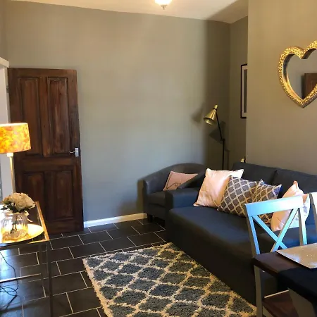 1. Stylish Private Double Near Centre Guest house