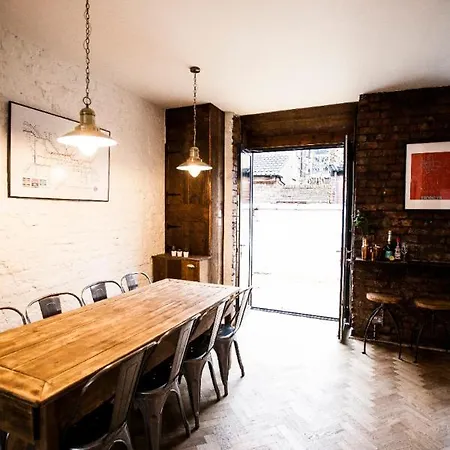 Fabulous House On The Outskirts Of The City Manchester
