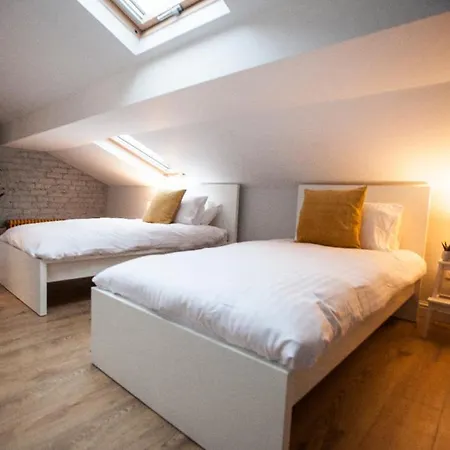 Fabulous House On The Outskirts Of The City Manchester