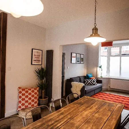 Fabulous House On The Outskirts Of The City Manchester