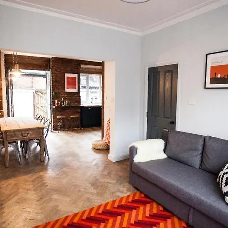 Fabulous House On The Outskirts Of The City Manchester