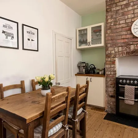 Апартаменты Cosy For 4 In Stockport By Guestready