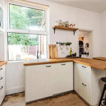 Cosy For 4 In Stockport By Guestready