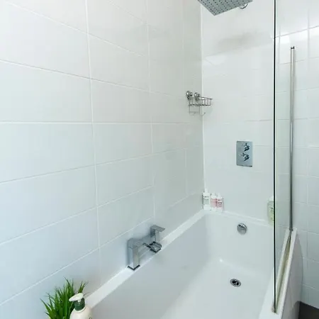 Cosy For 4 In Stockport By Guestready