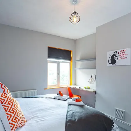 Contemporary Pioneer House Manchester