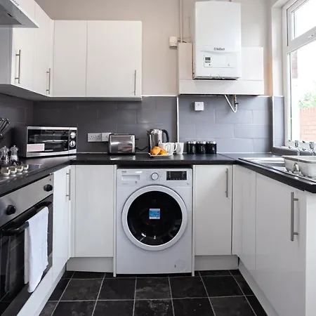 Contemporary Pioneer House Holiday home Manchester
