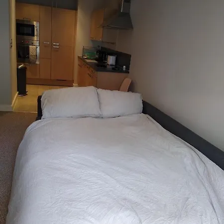 1 Bedroom Close To Arena Apartment Manchester