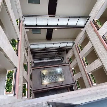 Contact Free City Centre & Parking Апартаменты *
