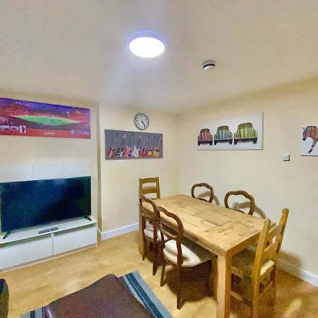 Adams House Apartment *