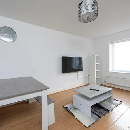 Apartment 2br Near Etihad Stadium By Guestready