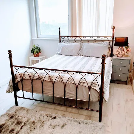 2 Bed Central With Balcony Apartmán